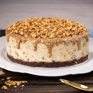 Torta de Gelato Nozes com Calda de Kinder Bueno